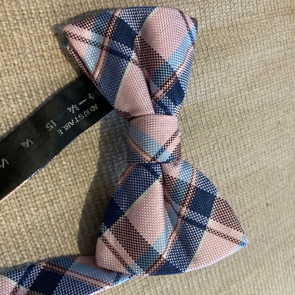 Bow tie - Picture 1 of 2